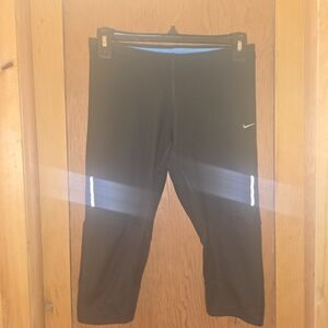 Nike womens small dry fit zipper pocket back capri athletic leggings